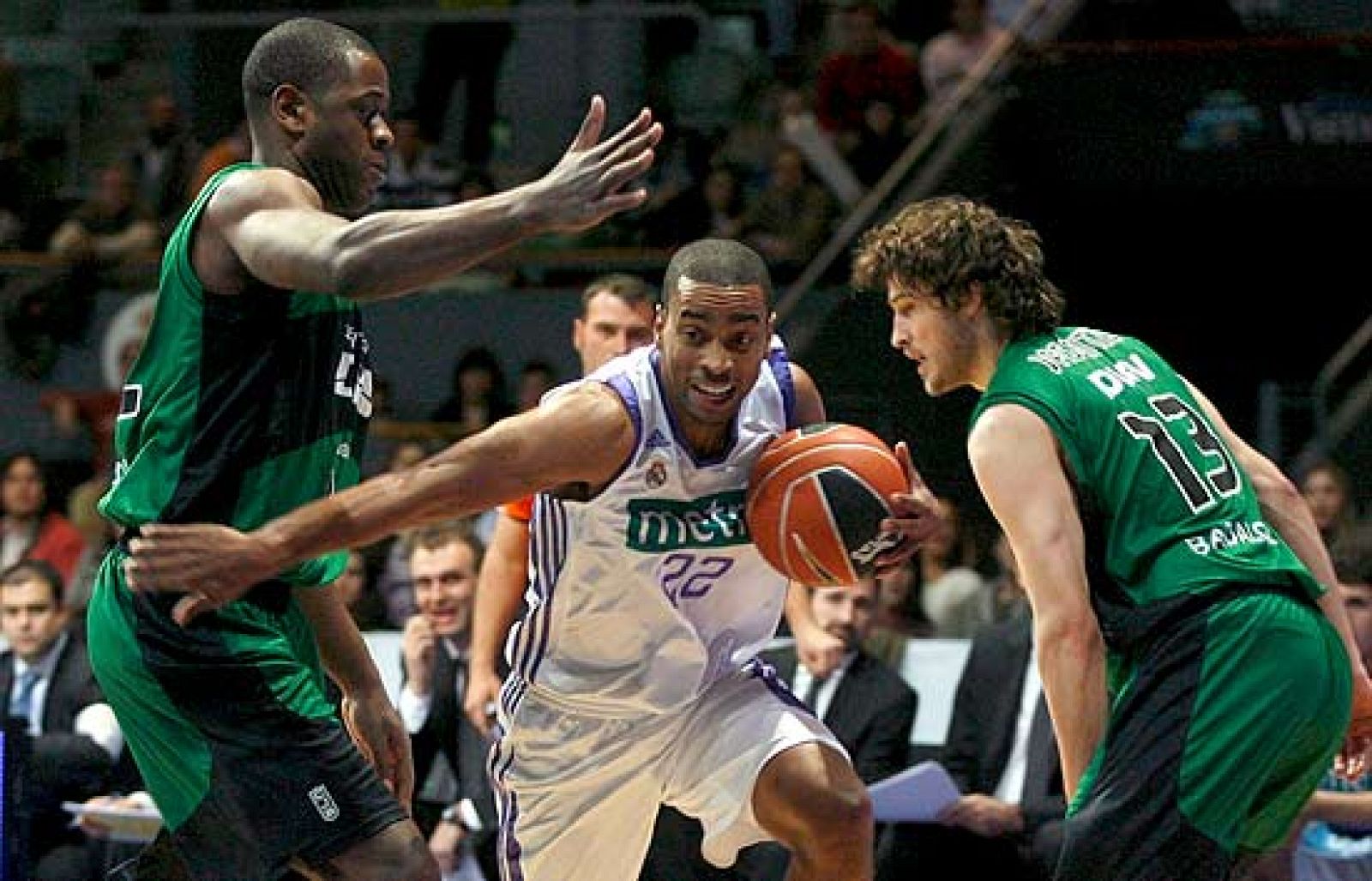 El Real Madrid gana al DKV 100-88 - Baloncesto en RTVE | Ver