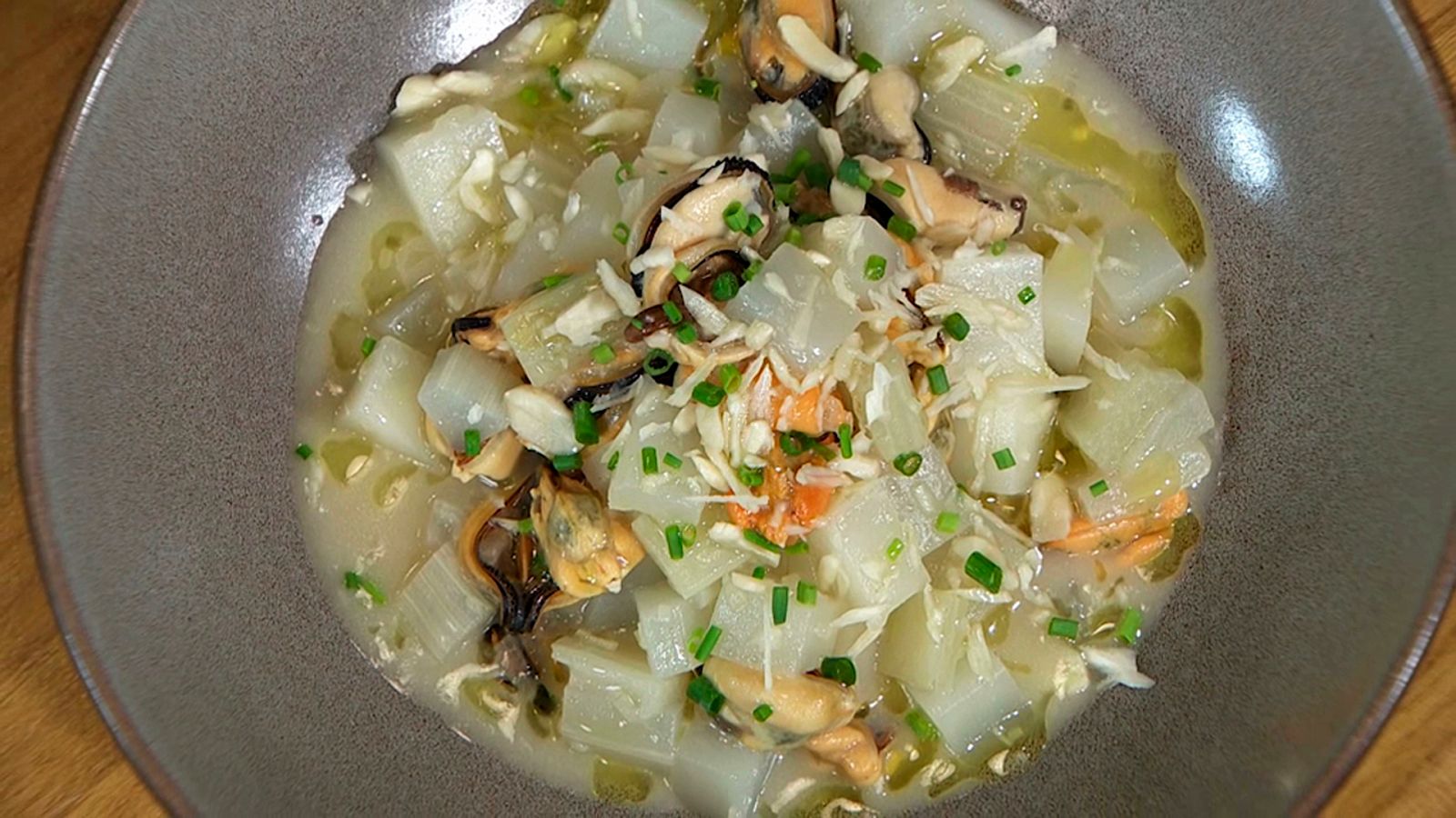 Torres en la cocina - Cardo con velouté de mejillones