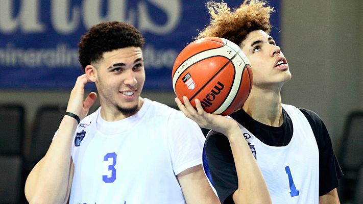 Telediario 1 - Las excentricidades del padre de los Ball y el incierto futuro de sus hijos