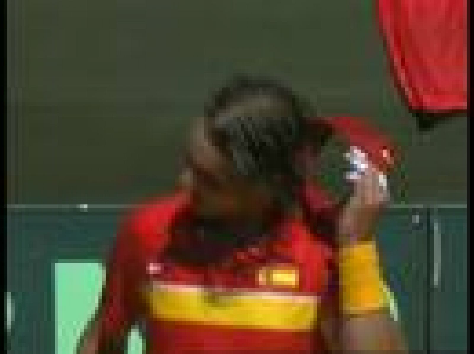 El número uno del mundo, Rafa Nadal, ha vencido a Djokovic con comodidad (6-4, 6-4 y 6-1), y le da a España el punto definitivo para pasar a los cuartos de final de la Copa Davis.