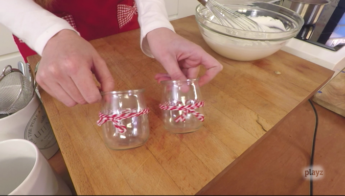 Reciclaje - Vasos vacíos de yogur para emplatar postres
