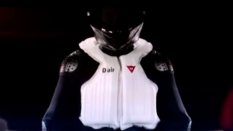 A partir de la próxima temporada, todos los pilotos de MotoGP usarán monos con airbags, una medida que Marc Márquez ve muy positiva.