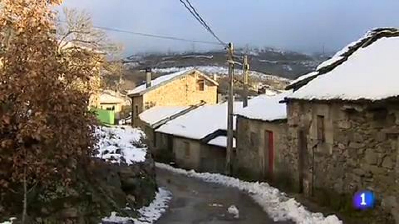 Telediario 1: La nieve vuelve a teñir de blanco el norte, este y centro del país | RTVE Play