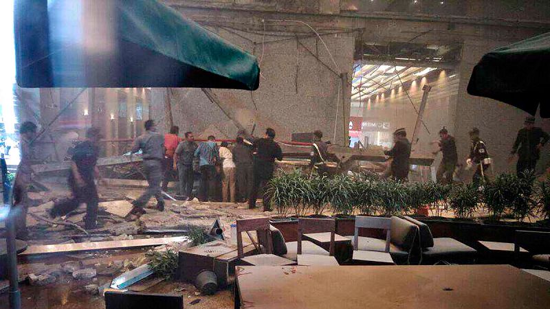 El derrumbe del techo de la Bolsa de Yakarta deja 75 heridos