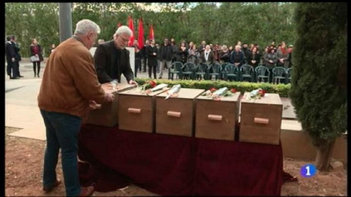 Informatiu Balear - Els familiars de les 14 víctimes de la Guerra Civil recuperen les restes dels seus parents.
