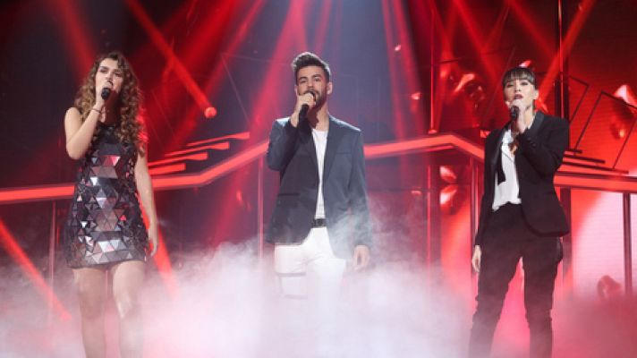 Agoney, Aitana y Amaia cantan 'Lucha de gigantes'