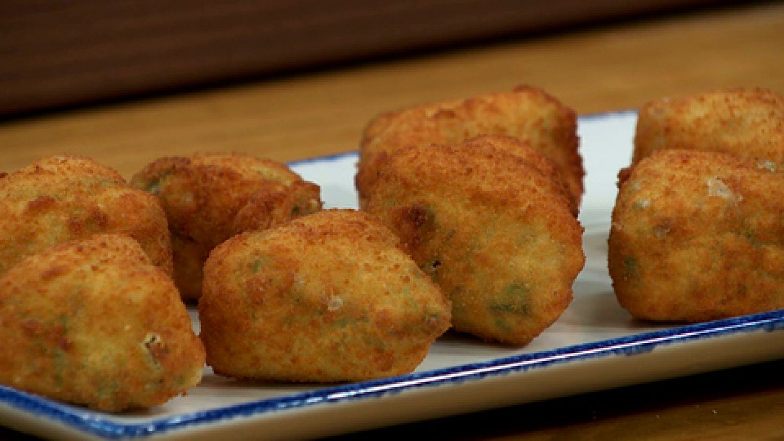 Los hermanos Torres cocinan unas croquetas de cecina. Consultas aquí los pasos de la receta.  