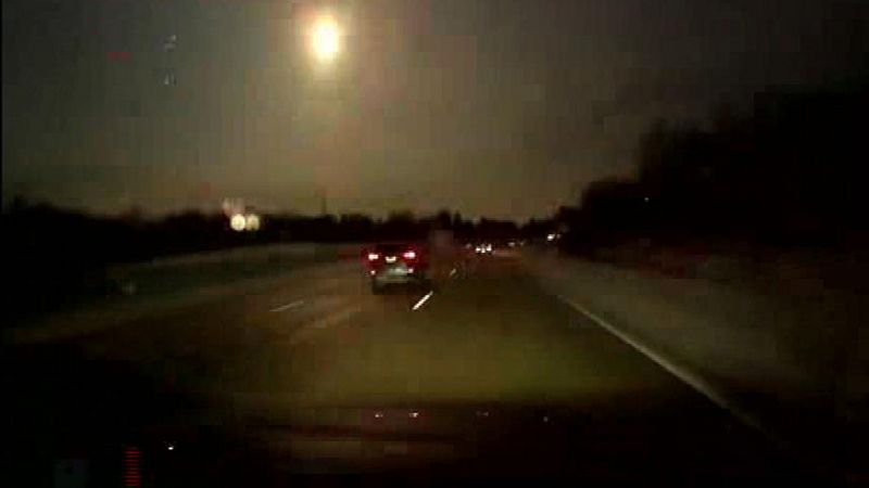 El avistamiento de un meteorito el martes por la noche en el área de los Grandes Lagos, Estados Unidos, coincidió con un terremoto de magnitud 2.0 en el estado de Michigan, lo que apunta a un posible impacto.De acuerdo con las informaciones sobre el 