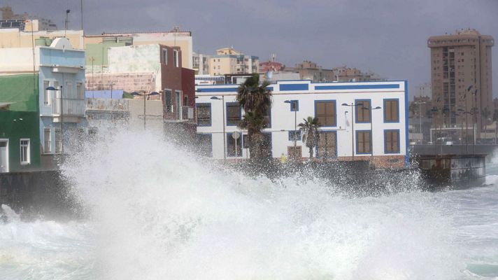 El temporal de mar activa la alerta roja en Galicia por olas de 9 metros