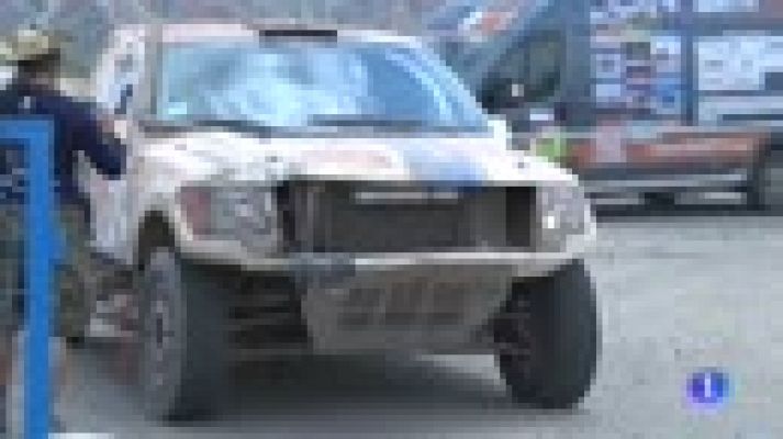 Telediario 1 - Sainz mantiene a raya a Peterhansel en la undécima etapa