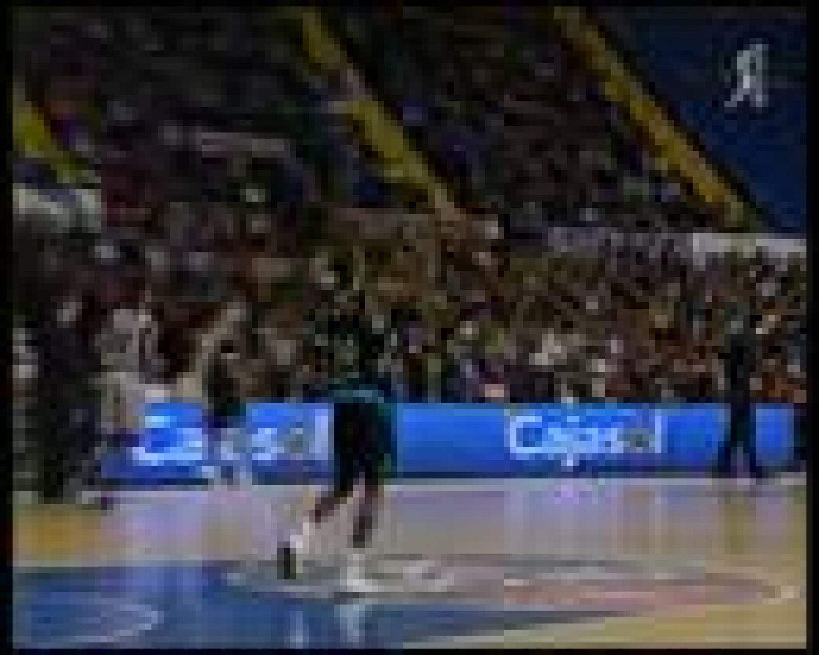 El colista de la ACB, el Cajasol, ha sumado su quinta victoria de la temporada ante un desdibujado Iurbentia Bilbao (80-66) en un partido que encaminó en un magnífico segundo cuarto y que consolidó en la recta final ante la tímida reacción visitante  (09/03/2009). 
