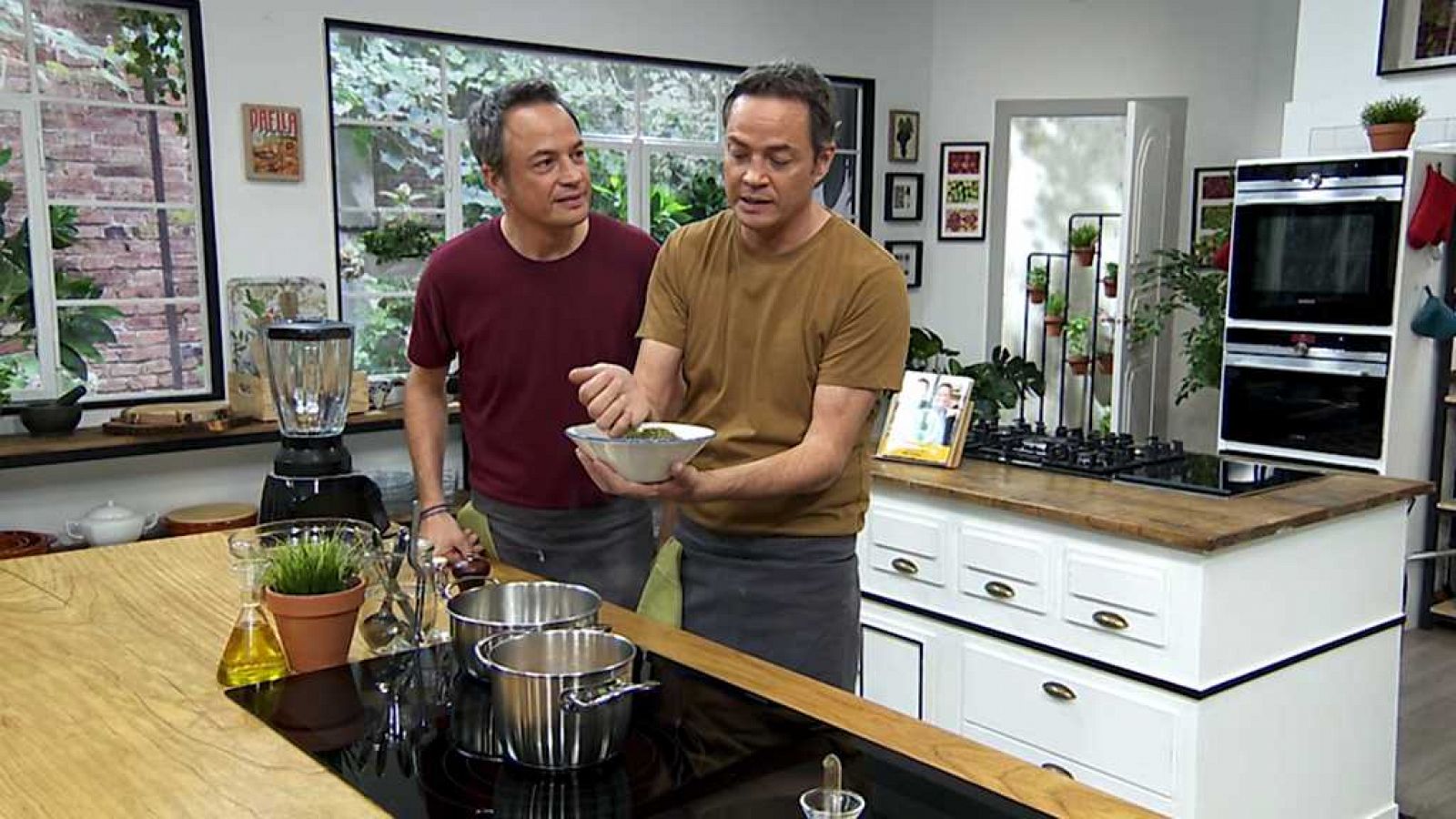 Torres en la cocina - Crema de soja y salmonete con pan - ver ahora