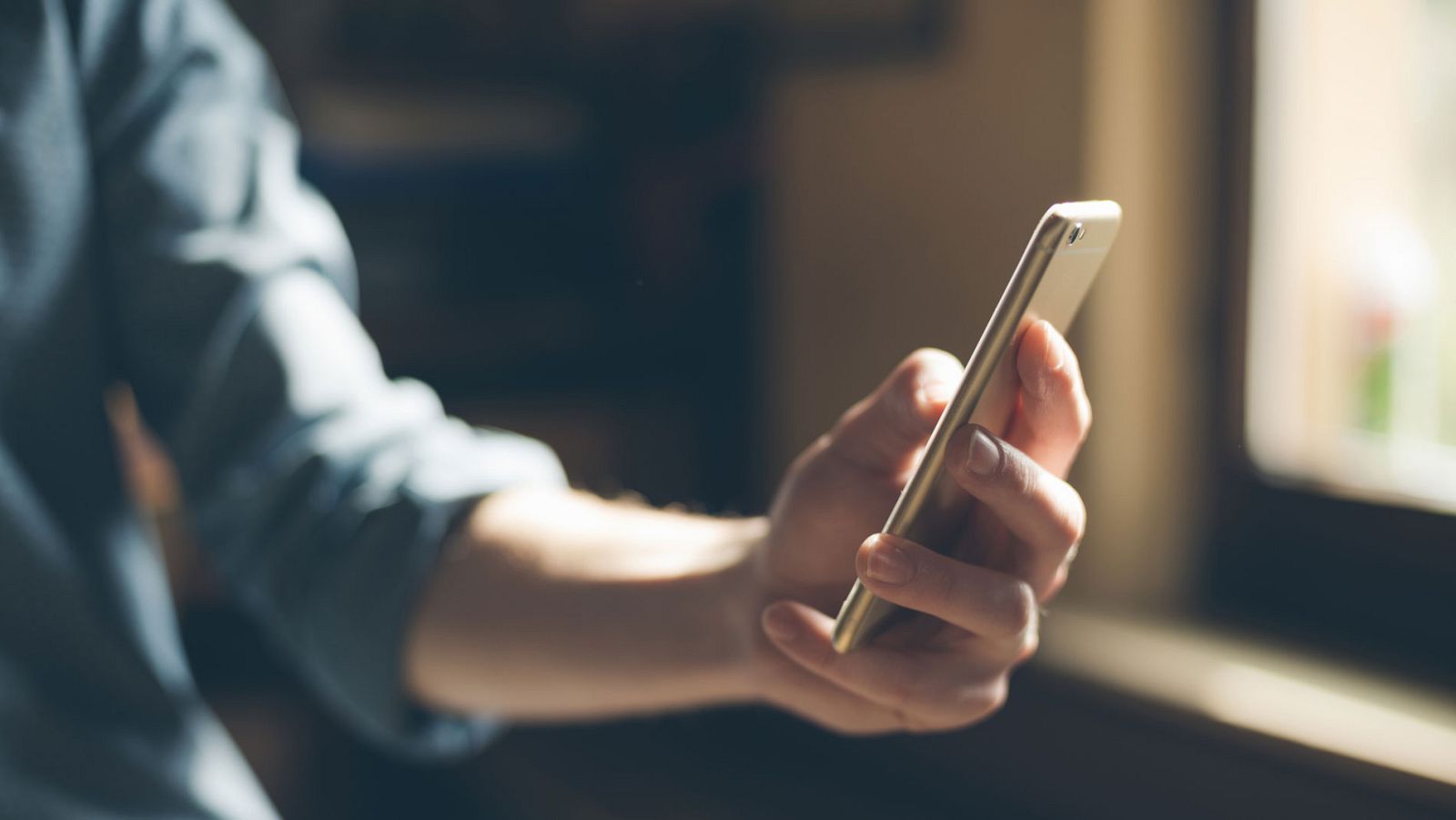 Una estudiante denuncia a un grupo de compañeros que hablaron de "marcarse una manada" con ella en WhatsApp