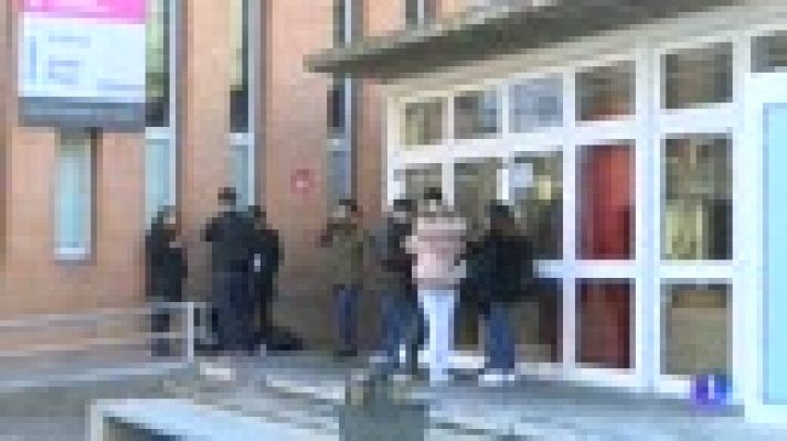 Telediario 1 - Una estudiante denuncia a un grupo de compañeros que hablaron de "marcarse una manada" con ella en WhatsApp