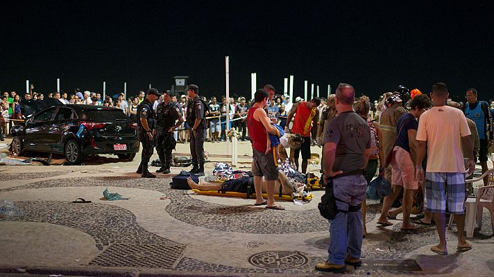 Telediario 1 - Un bebé muerto y otras 17 personas heridas en un atropello accidental en la playa brasileña de Copacabana