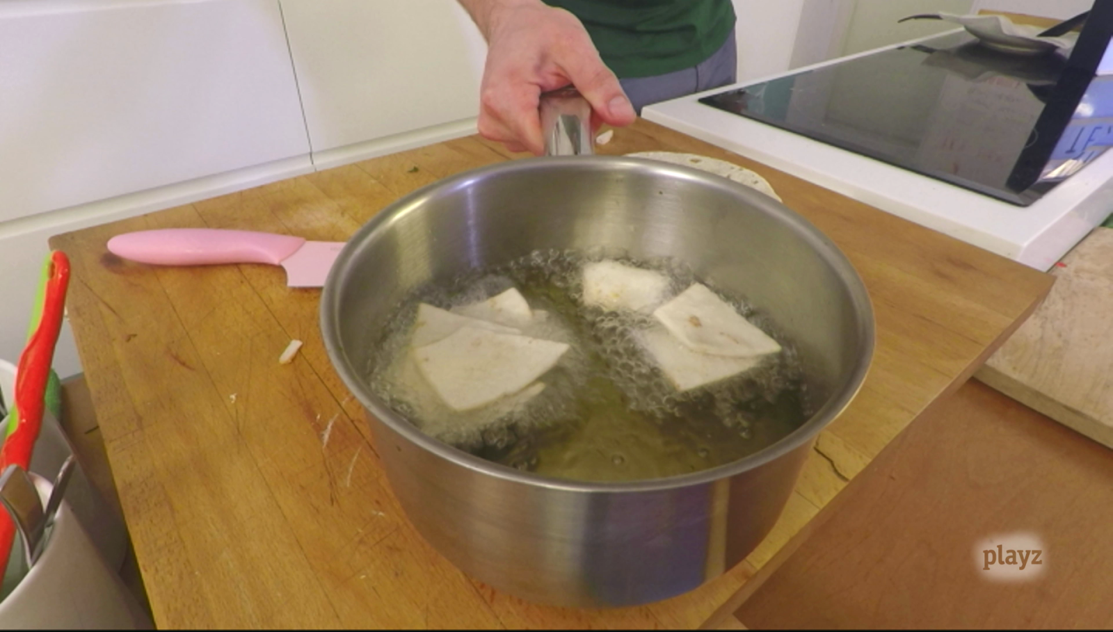 Playchez - Reciclaje: cómo convertir los restos de tortillas mexicanas en unos nachos caseros - PlayChez | Ver