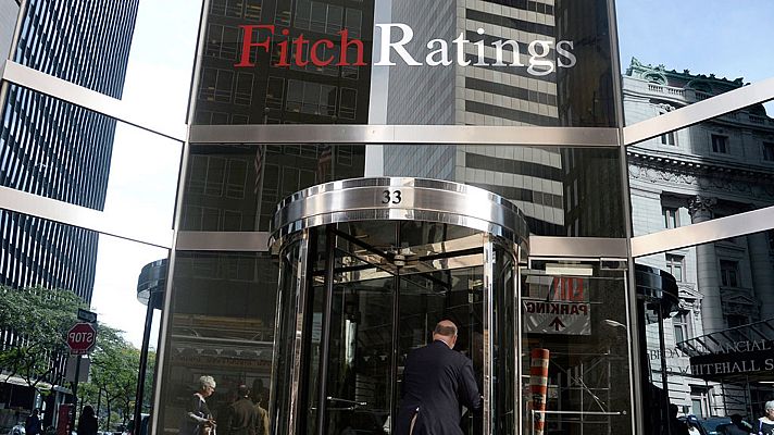 Telediario 1 - Fitch sube la calificación crediticia a largo plazo de España hasta A- desde BBB+