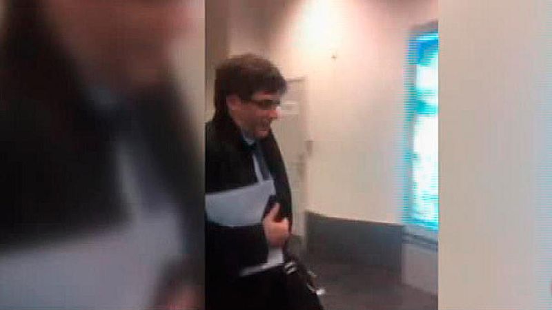 Puigdemont viaja de Bruselas a Copenhague pese al riesgo de ser detenido 