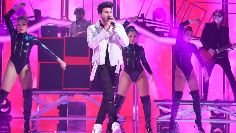 Operaci�n Triunfo - Sebasti�n Yatra acude a OT para cantar 'Sutra'