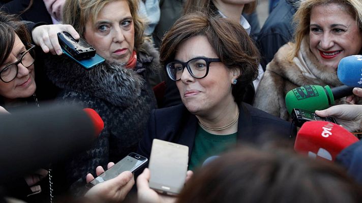 Sáenz de Santamaría pide a Puigdemont que "deje de dar espectáculos"
