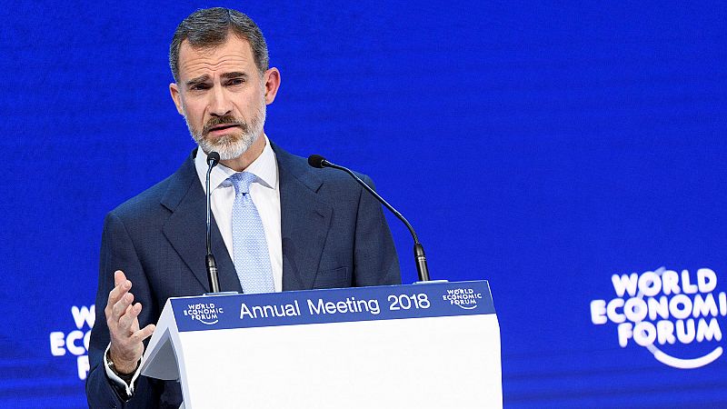 Felipe VI pide en Davos "respeto" a la Constitución como pilar de la democracia