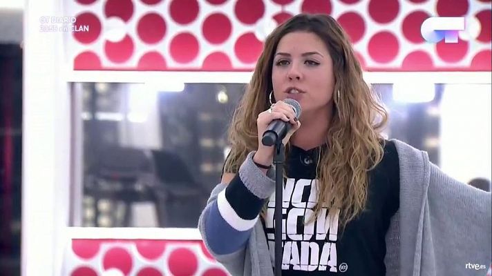 Miriam canta 'Lejos de tu piel' en el primer pase de micros