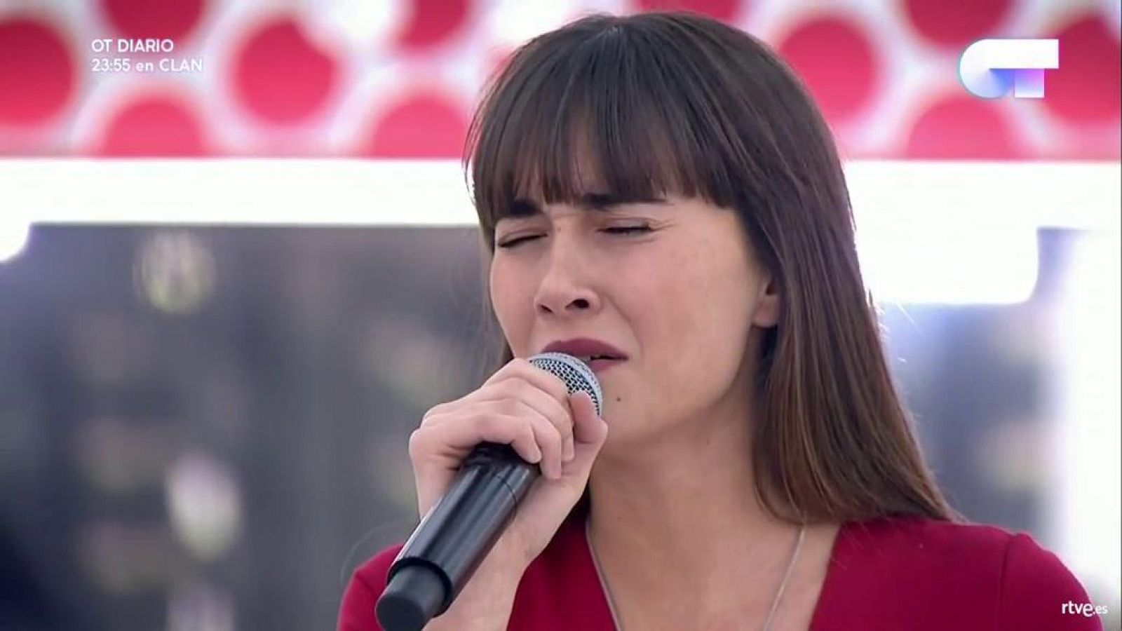 Operación Triunfo - Aitana canta 'Arde' en el primer pase de micros