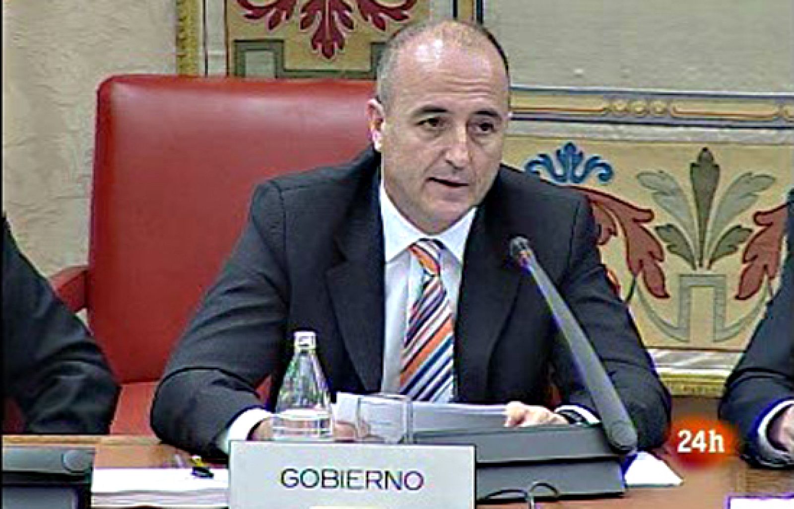 El ministro de Industria, Miguel Sebastián, ha anunciado que bajará el precio de la bombona de butano y del gas natural, pero no del recibo de la luz.  