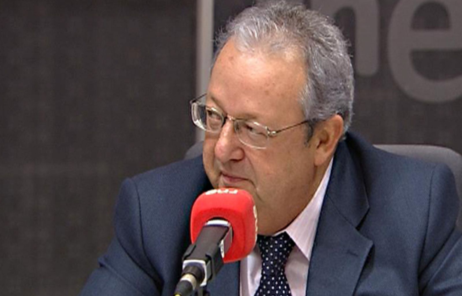 El diputado socialista por Alava, Txiki Benegas, ha acusado al PNV de decir cosas "inadmisibles" en democracia como que si gobierna el PSE habrá más atentados de ETA.