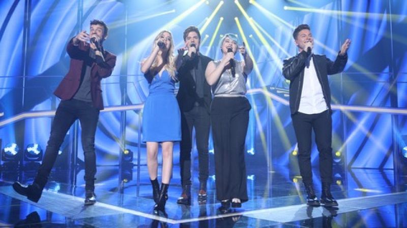 Operacin Triunfo - Los exconcursantes cantan 'Vivo cantando' en la Gala Eurovisin de OT