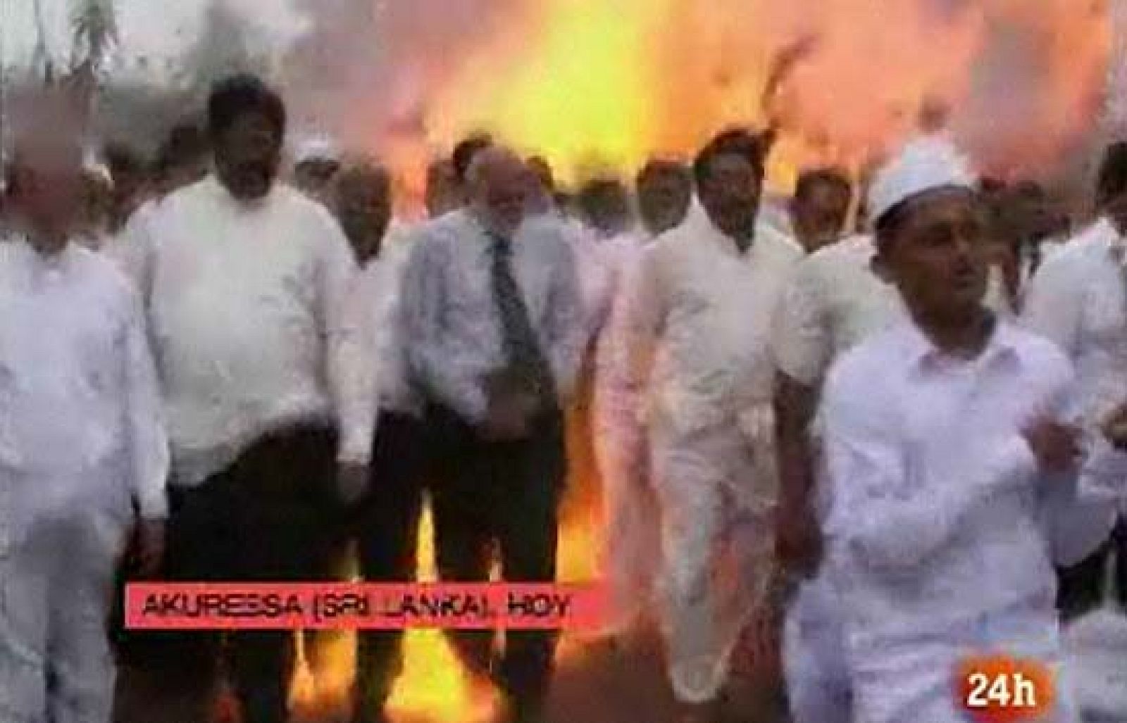 Un cámara graba el atentado suicida de Sri Lanka | Ver