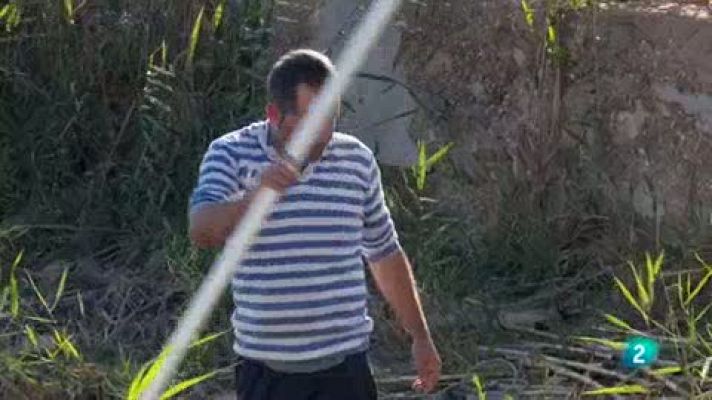 Las rutas Capone - Roberto pescando anguilas en la Albufera