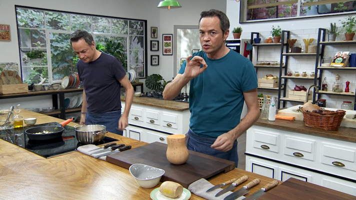 Torres en la cocina - Crema de castañas y canelones de cabracho