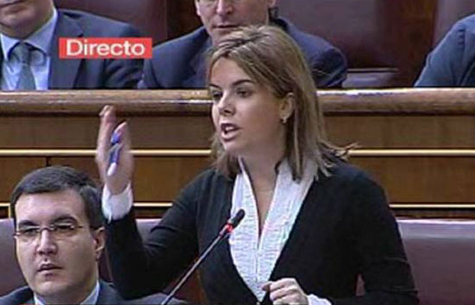 El PP critica la política económica y el PSOE afirma que trabaja por el empleo | Ver