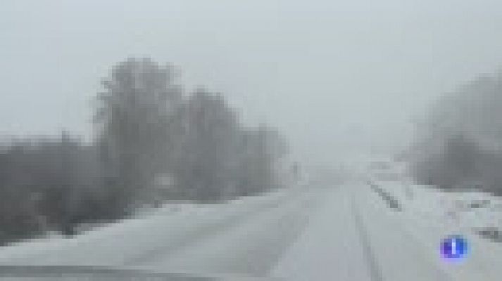 La nieve complica la circulación en las carreteras del norte peninsular