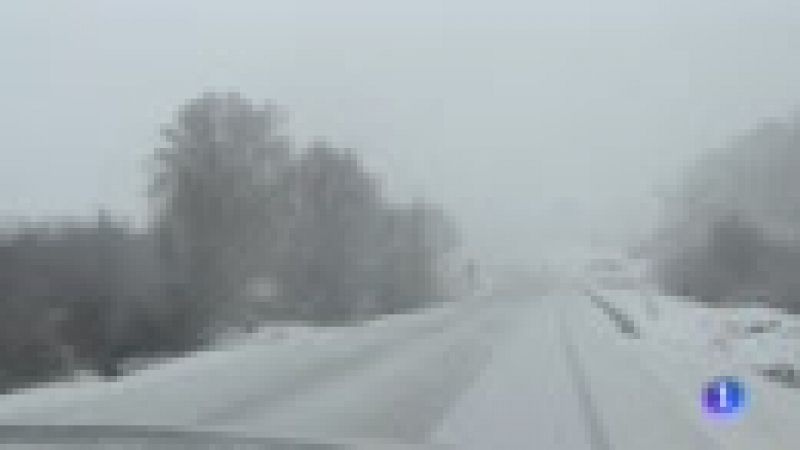 La nieve complica la circulación en las carreteras del norte peninsular