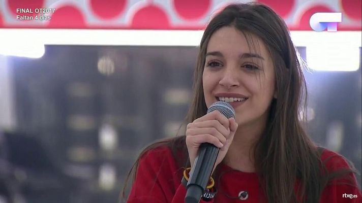 Ana Guerra canta 'Volver' en el primer pase de micros