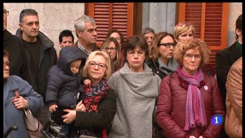  Minut de silenci per la dona agredida pel seu marit