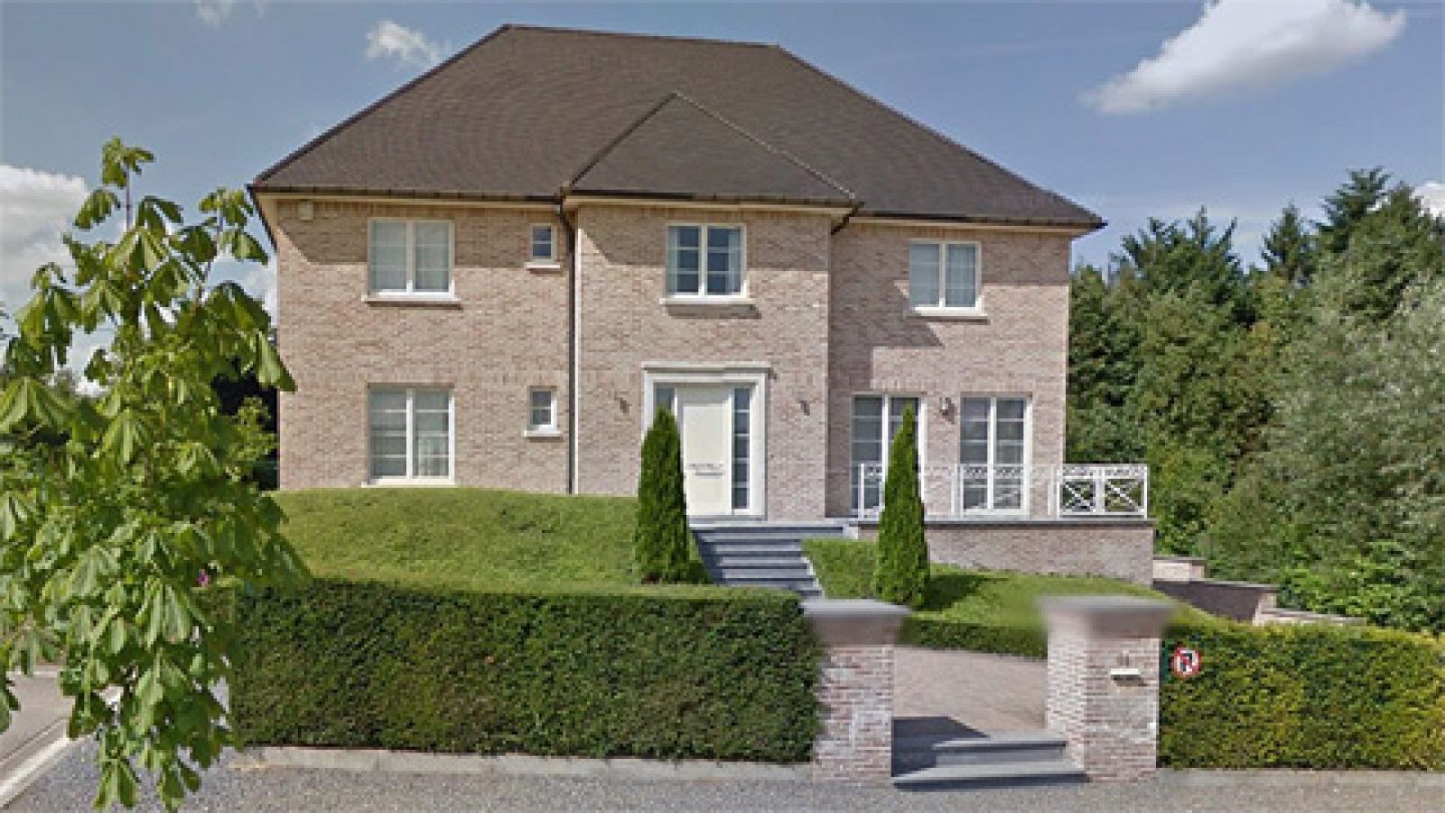Telediario 1: Puigdemont alquila una casa en Waterloo (Bélgica) por 4.400 euros al mes | RTVE Play