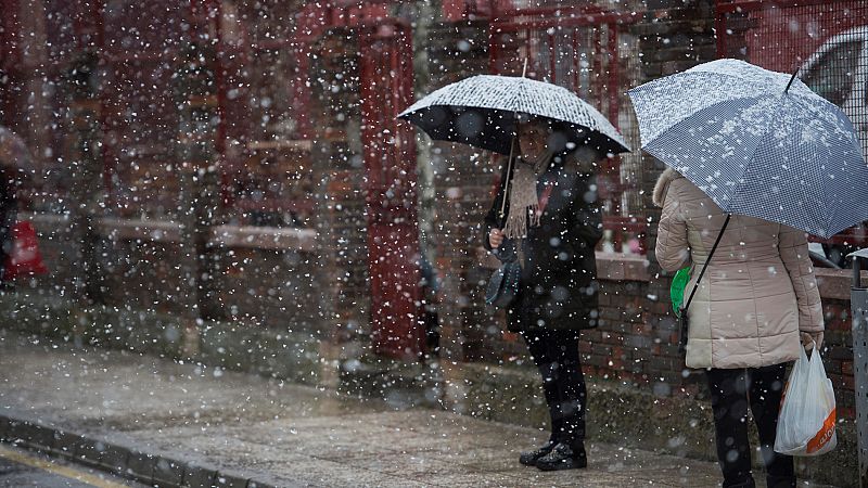 Las fuertes nevadas complican la circulación en 1.300 kilómetros del norte