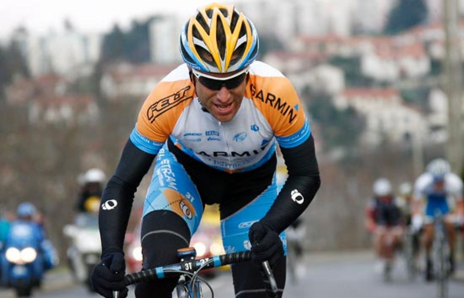 El estadounidense Christian Van de Velde, del equipo Garmin Slipstream, se impone en la meta de la cuarta etapa de la París Niza (11/03/2009). 