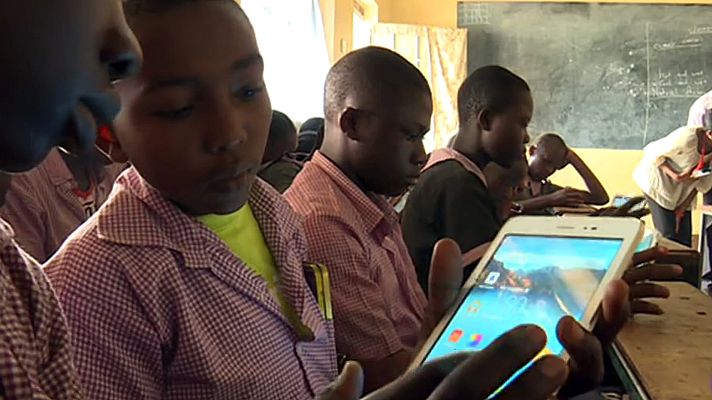 Telediario 1 - Un proyecto para impulsar la educación digital en las escuelas de África