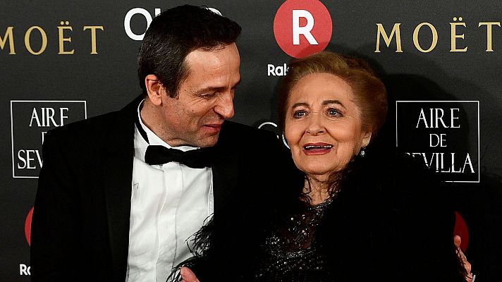 Gustavo Salmerón y su madre Julita Salmerón en los Goya 2018