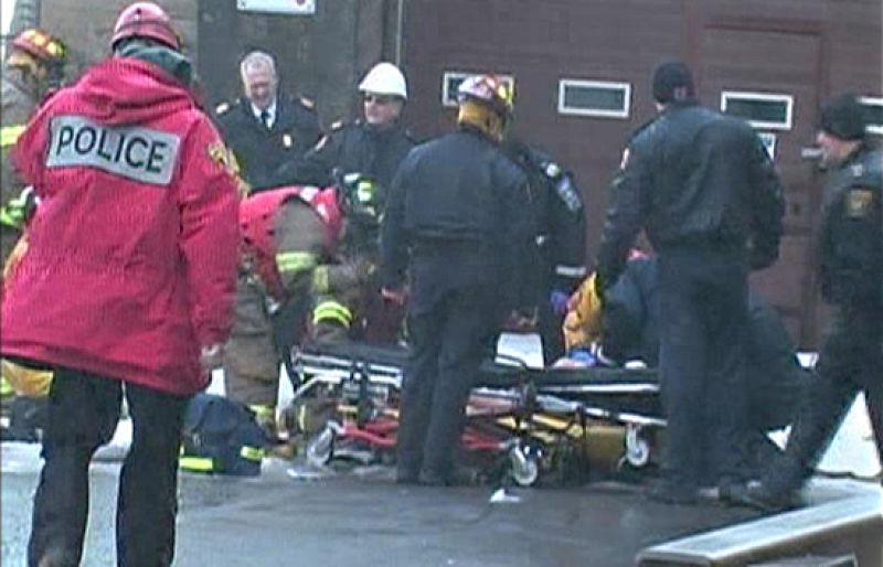  Un hombre ha salido con vida del río Niagara tras caer por las cataratas. Es casi un milagro teniendo en cuenta que permaneció en agua helada cerca de 40 minutos.