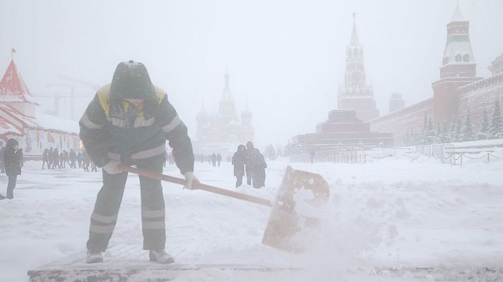 Telediario 1 - Moscú, paralizada por una fuerte nevada