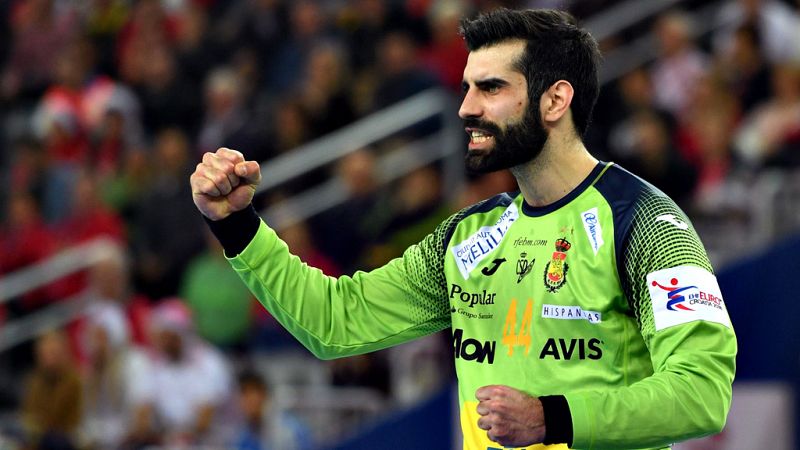 El portero gallego, reciente vencedor del Europeo 2018 en Croacia, se formó en la cantera del FC Barcelona y pasó por Huesca y por Polonia antes de llegar a París.