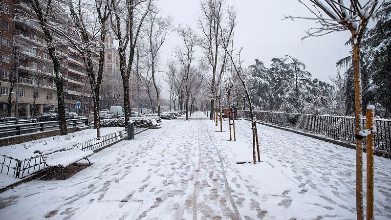 La nieve caída en Madrid provoca cierres de tráfico a camiones en la M-40