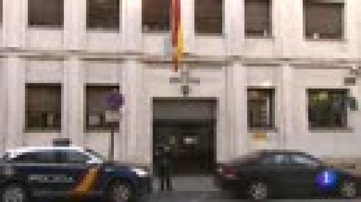 Telediario 1 - La Policía investiga el entorno de una niña de 11 años que ha dado a luz a un bebé en Murcia