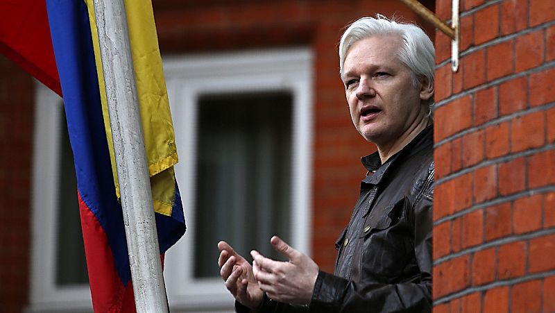 Reino Unido confirma la orden de detención contra Julian Assange