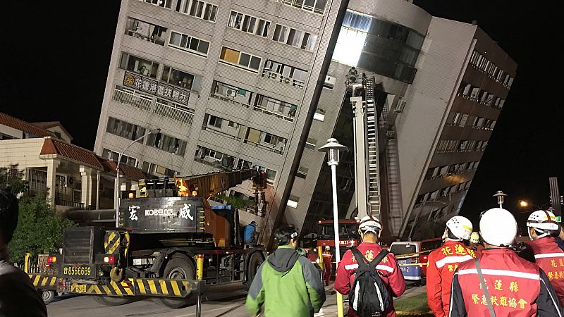 Mueren al menos cuatro personas y más de 200 resultan heridas en un terremoto en Taiwán